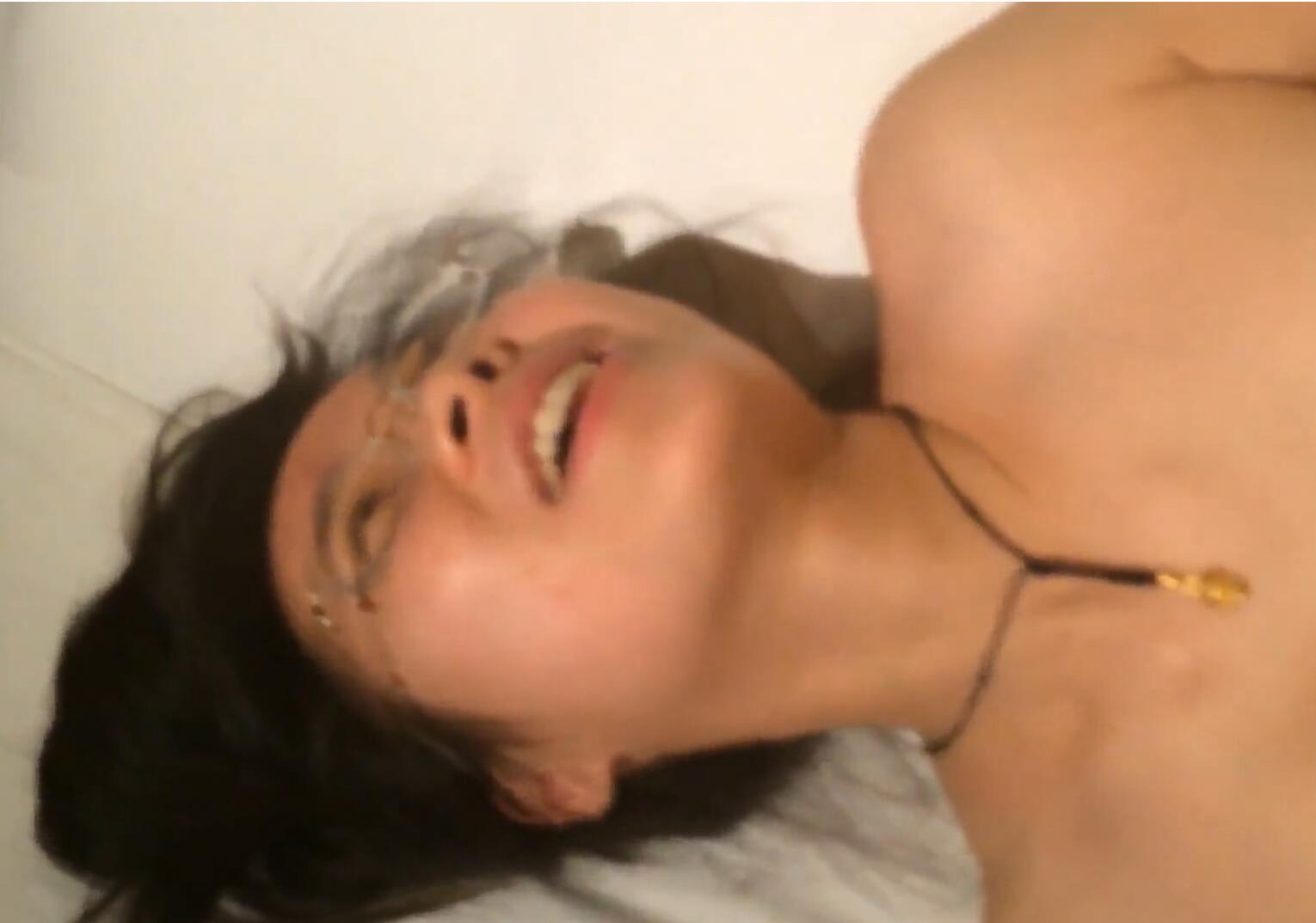 小会计跟老板出差看到巨屌好害羞 封面