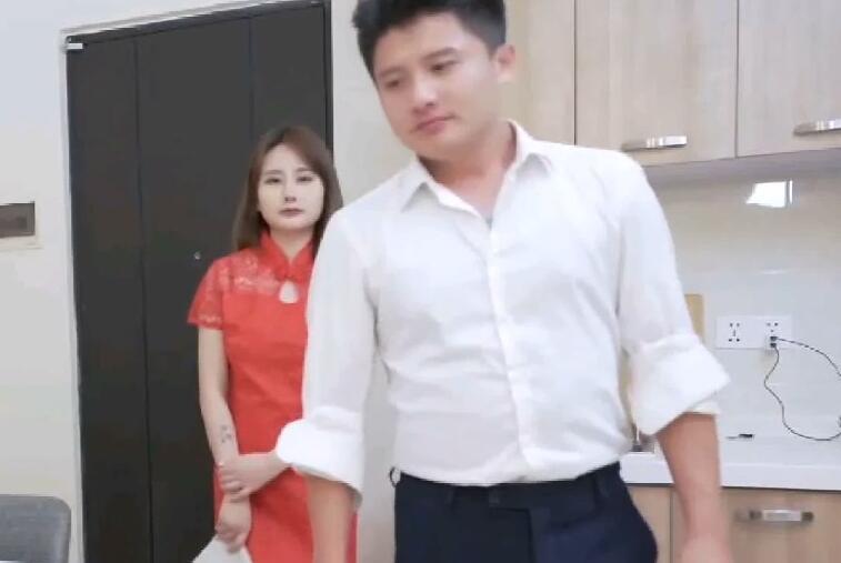 准新娘上门发请帖被暴操 封面