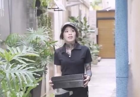 威胁女快速员不做爱就给差评 封面
