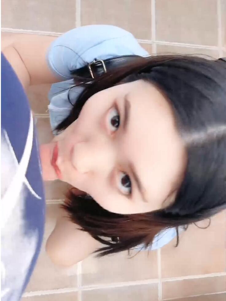 戏精刘婷之公共厕所随机找男的做爱 封面