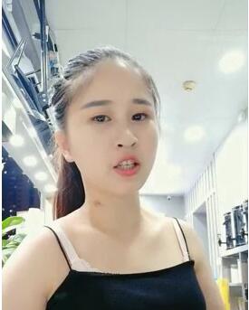 奶茶店服务员店铺打烊后和同事在吧台上啪啪 封面