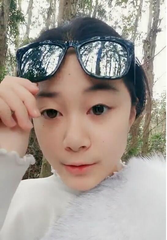 大学生校园后山茶园打野战 封面
