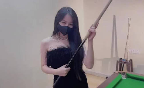 台球桌上认识的气质黑丝女神就在台球室把她操翻 封面