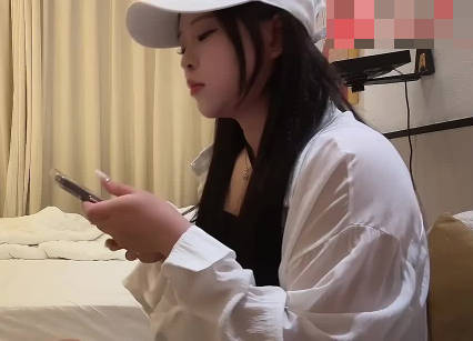 3000约的02年水嫩小妹-小飞 封面