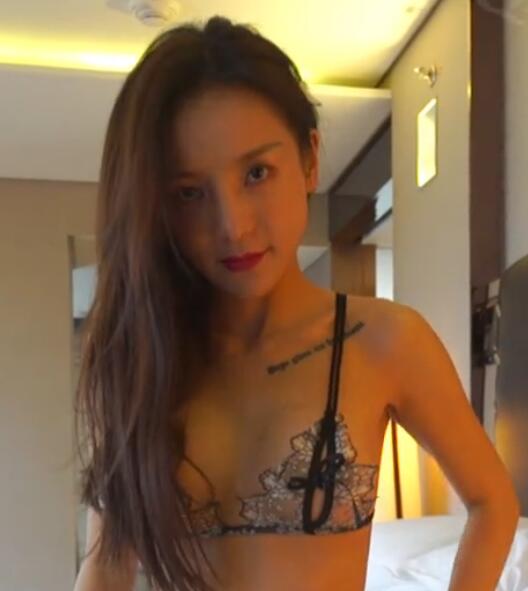 杂志封面美模约拍 封面
