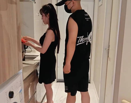 内射我的粉嫩爆乳姐姐-西子 封面