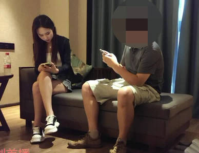 清纯大学生下海兼职-极品哥 封面