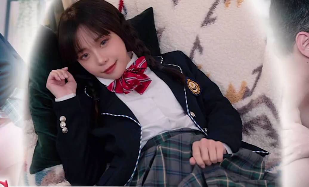天美传媒TMW174清纯女孩诱拐色大叔 封面