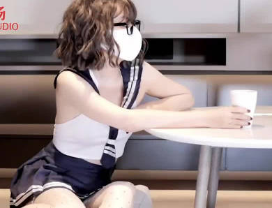 白丝制服无毛萝莉约见网友 封面