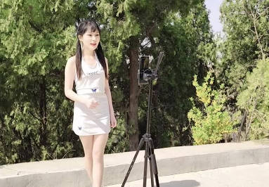 户外女主播丛林探险-糖糖 封面