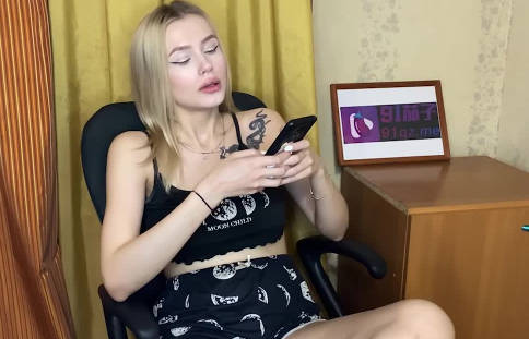 外卖员与金发女郎的激情故事 封面