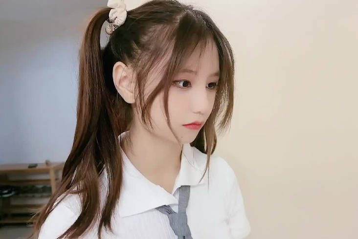 可爱学生肉体贿赂老师得百分-娜美 封面