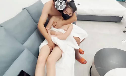 清纯女邻居的另一面 封面