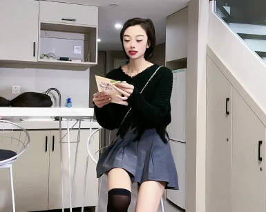 星空传媒XKTC024潮喷式应聘清纯女孩秒变小母狗 封面