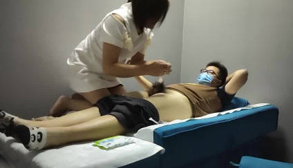 丰满站街女直播拉客上床 封面