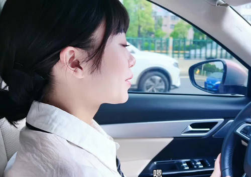 都市年轻女白领老板私人秘书 封面