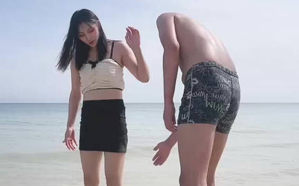海滩上遇见意外惊喜与上司的野战风波 封面