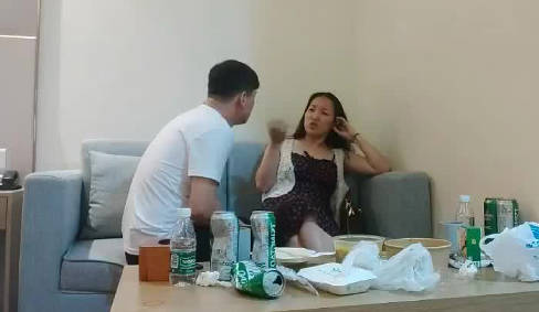 爱情故事05-17房产中介的骚妇 封面