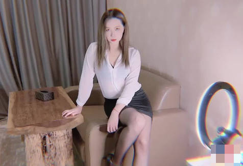 男老板肉棒奖励女秘书-阿蛇姐姐 封面