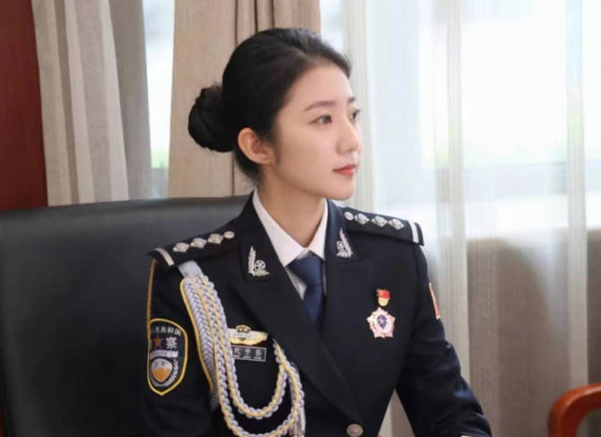 警花张津瑜七段整合不雅视频流出 封面