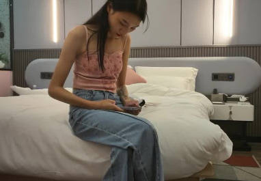 捶子探花06-09苗条极品车模 封面