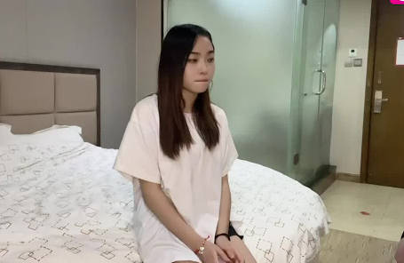 绿茶婊被痞子男友爆操内射 封面