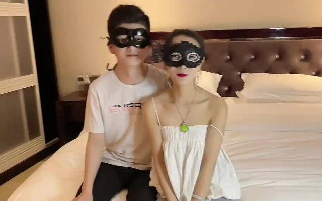 极品绿帽之我的淫荡人妻-丽江夫妻 封面海报