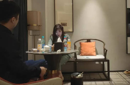 专找老阿姨0412骚货要吃饱了才给操 封面