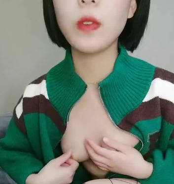 色播小姐裸体和你一起骚聊 封面