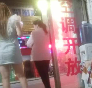 直播大神探鸡窝操站街女 封面