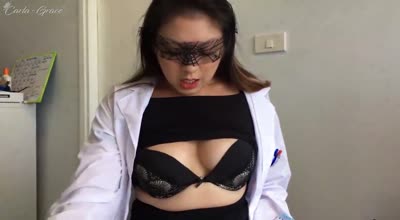 丰满医生需要大肉棒来治疗 封面
