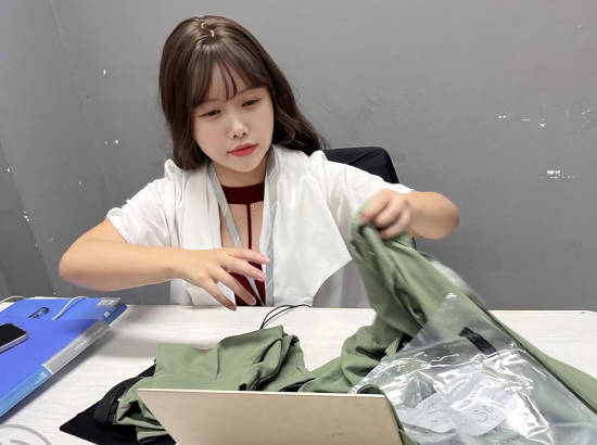 把舅妈按在地上当狗操剧情 封面海报