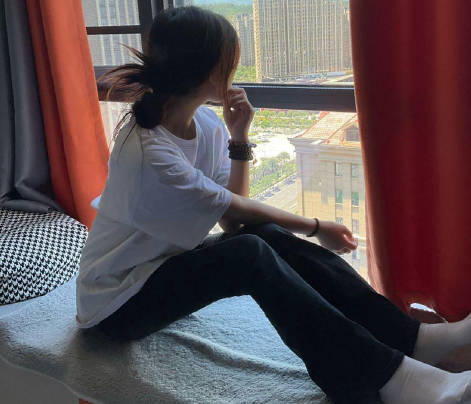 求女儿穿她闺蜜的包臀裙让她叫叔叔剧情 封面