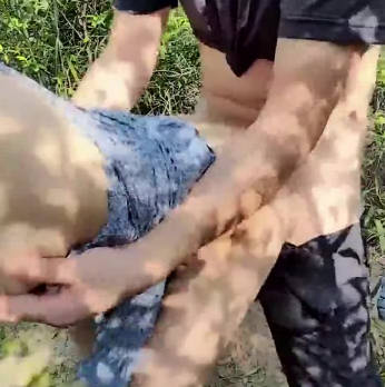 大白天野外操嫂子剧情 封面