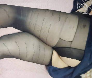 玩弄老妈的骚穴剧情 封面