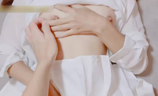 白白嫩嫩的身子充满青春气息剧情