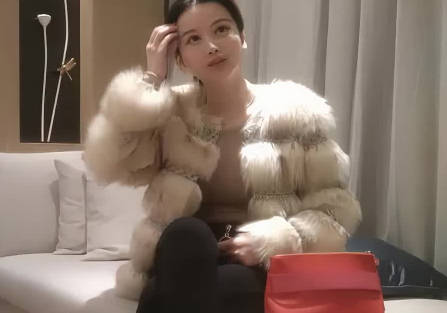 雀儿满天飞之气质少妇美甲店老板娘极品尤物蜂腰翘臀剧情 封面