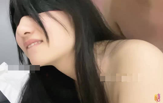 超骚黑丝女秘书被我带进酒店-戴夫剧情 封面