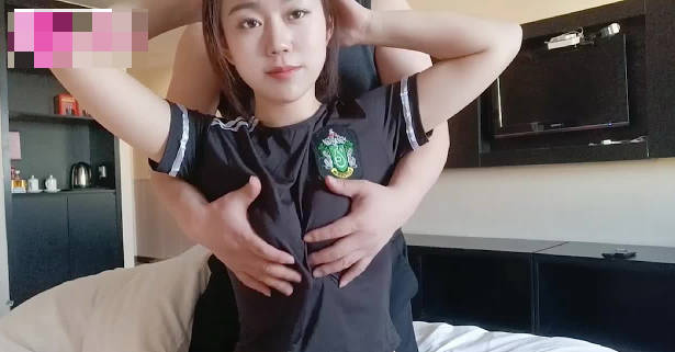 按摩技师为富婆疏通络 封面
