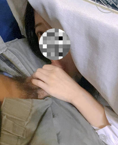 妹妹餐桌下舔食哥哥的肉棒剧情 封面