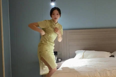 旗袍少女完美肉体玉乳美腿纤腰丰臀-大象探花剧情 封面