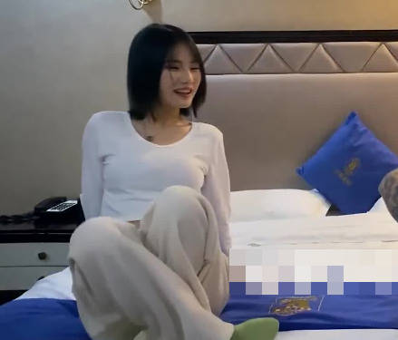 舔奶玩逼金枪不倒短发少女娇喘求饶-小文探花剧情 封面