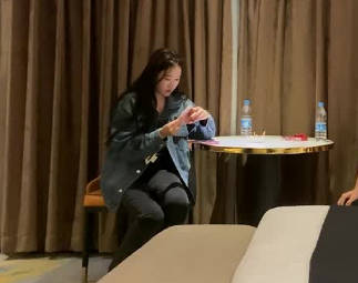 豪乳女孩水波荡漾蜂腰玉腿极乐享受-老牛探花剧情 封面