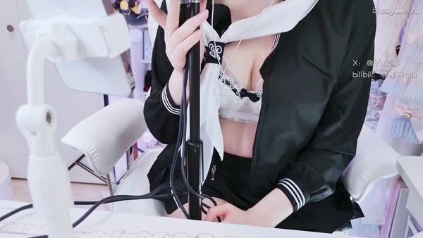 亭子ww 女孩耳语