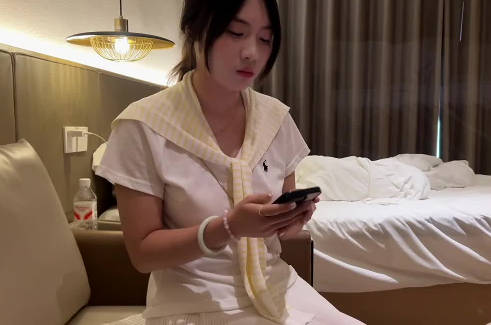 约了一个白白嫩嫩的学生妹子-史莱姆剧情 封面