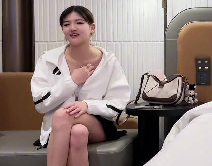 今天约了个19岁的北方妹子身材高挑大长腿-7BOSS剧情 封面