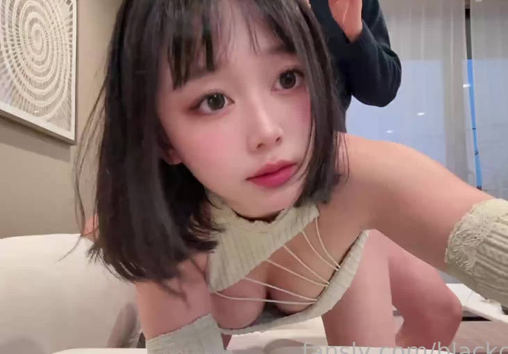 你的VR女友-黑猫月神剧情 封面