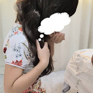 妈妈手里捧着儿子射在嘴里流出的精液看向倒头就睡的儿子后陷入深思剧情 封面