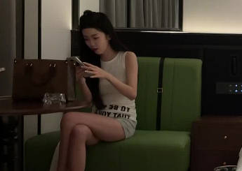 今天约了个神似某个网红的小妹-曹长卿剧情 封面