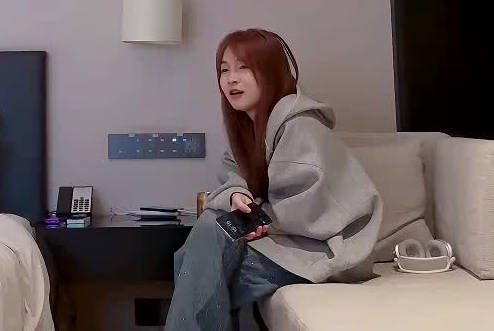 今天约了一个07年的小嫩妹-普朗克剧情 封面